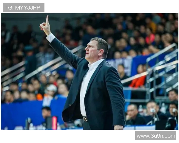 于德豪的奋斗历程与成功秘诀探讨：从平凡到卓越的转变之路